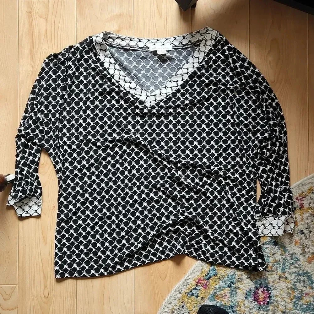 Liz Claiborne Geometric Black & White Circle Print Top – XL